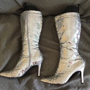 Funtamsa Brand Women’s sequined heeled boots.
